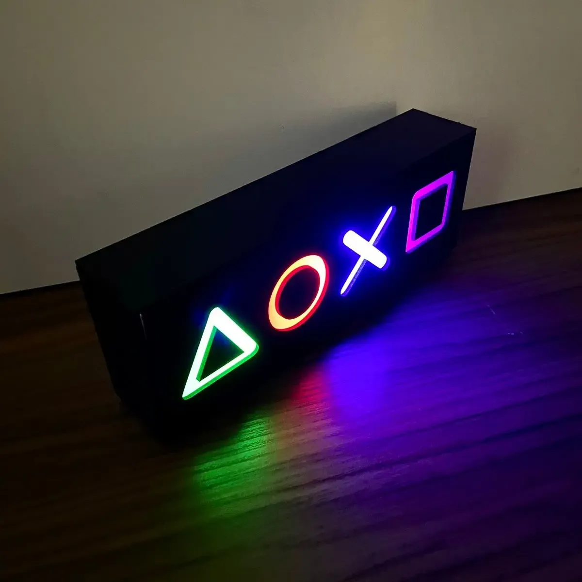 Luminária Play Abajur De Mesa Led Gamer Geek Mdf Psn - R$ 46,99