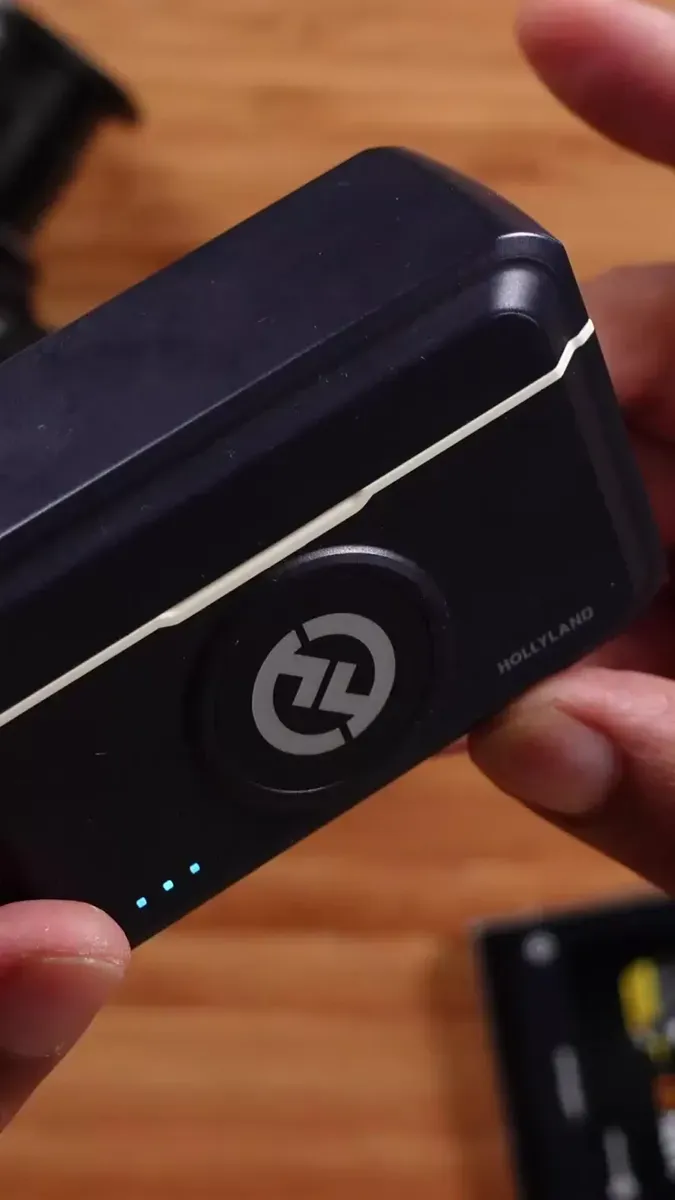 Microfone de lapela Hollyland Lark M2 Combo Preto. Sem Fio Duplo Com Cancelamento de Ruído USB-C Lightning Para iPhone Android Câmera Entrevistas Com Estojo de Carregamento Áudio 48kHz 24-bit - R$ 653