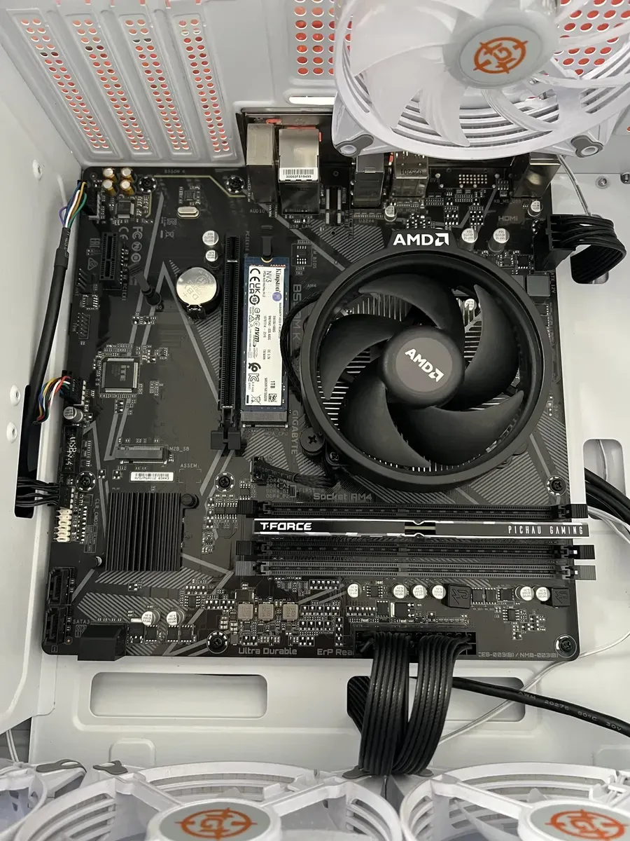 Pc Gamer Branco/ Processador Amd Ryzen 5 5600gt - R$ 3.300