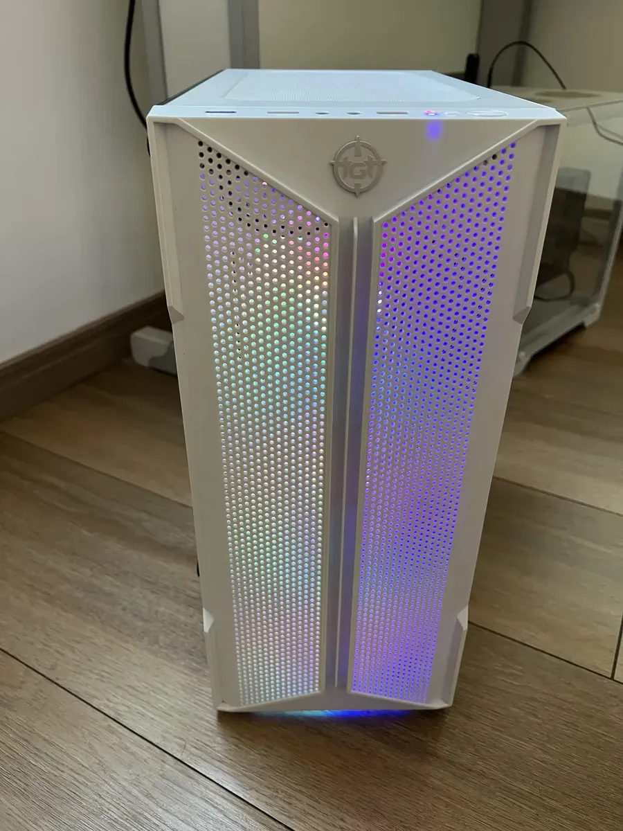 Pc Gamer Branco/ Processador Amd Ryzen 5 5600gt - R$ 3.300