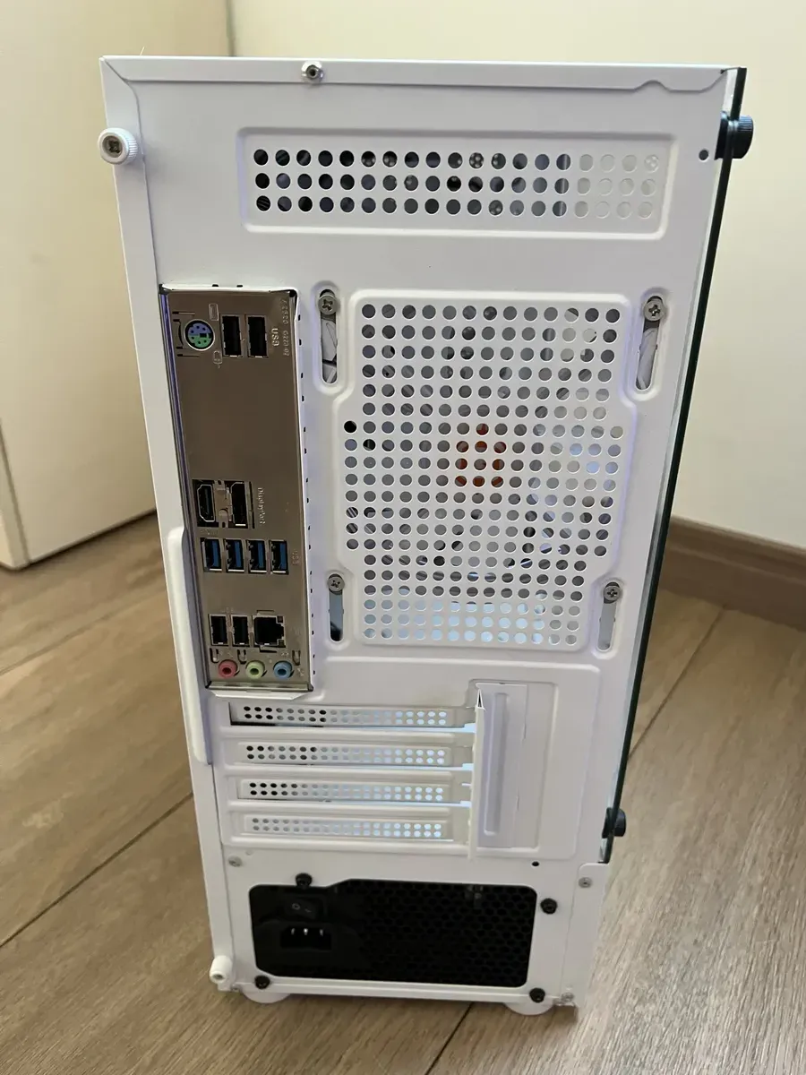 Pc Gamer Branco/ Processador Amd Ryzen 5 5600gt - R$ 3.300