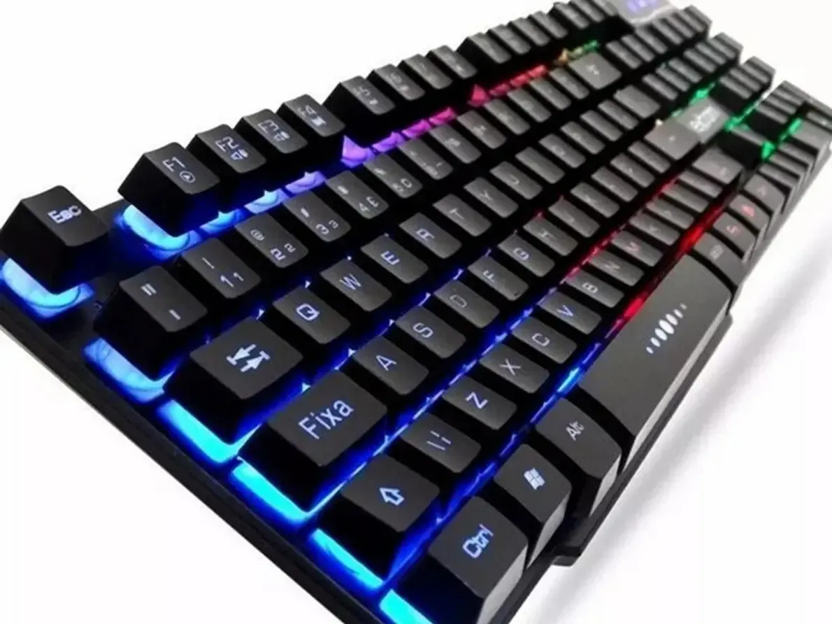 Teclado THYPE semimecânico QWERTY com luz RGB e teclas anti-ghost preto